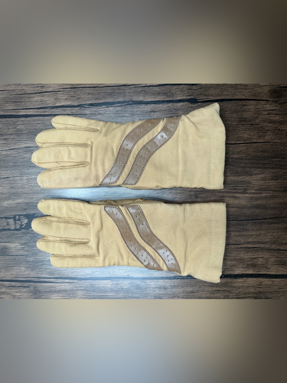 Vintage Women’s Brown Tan Sheer Energy Winter Gloves By Leggs